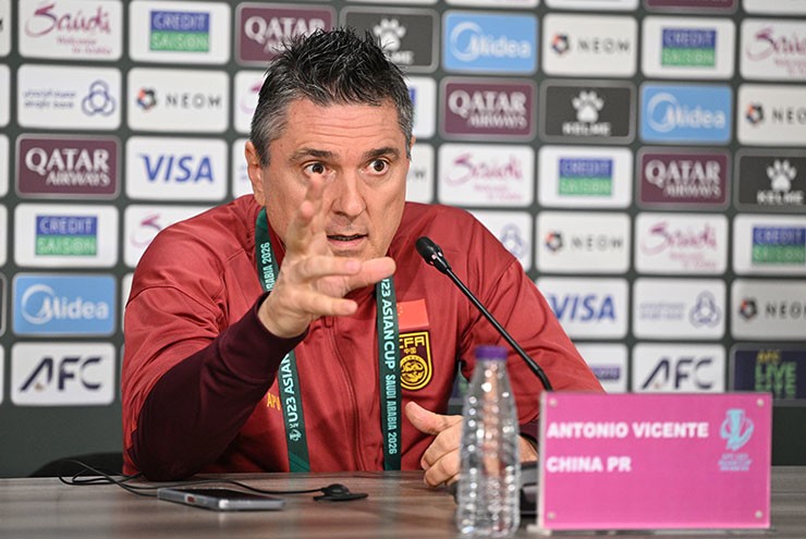 HLV&nbsp;Antonio Puche sẵn sàng cùng các học trò đối đầu U23 Việt Nam