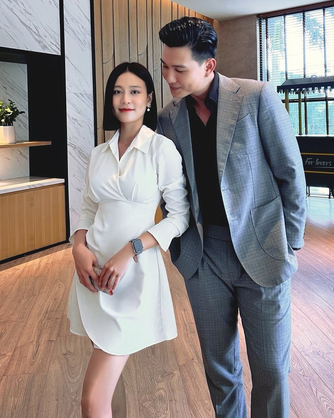 Nhưng bỏ qua phần trang phục lúc đẹp lúc bất ổn, Tú vẫn là một nữ chính ấn tượng và đầy mới mẻ của phim giờ vàng VTV.