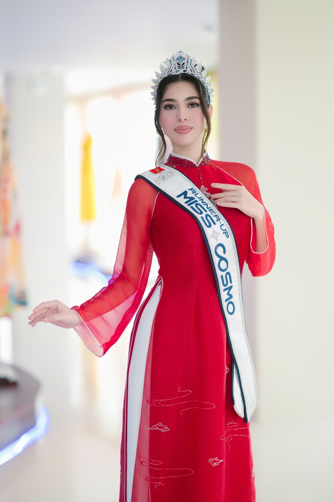 Top 2 Miss Cosmo 2025 "chuẩn dâu Việt": Mặc áo bà ba, tập gói bánh chưng - 12