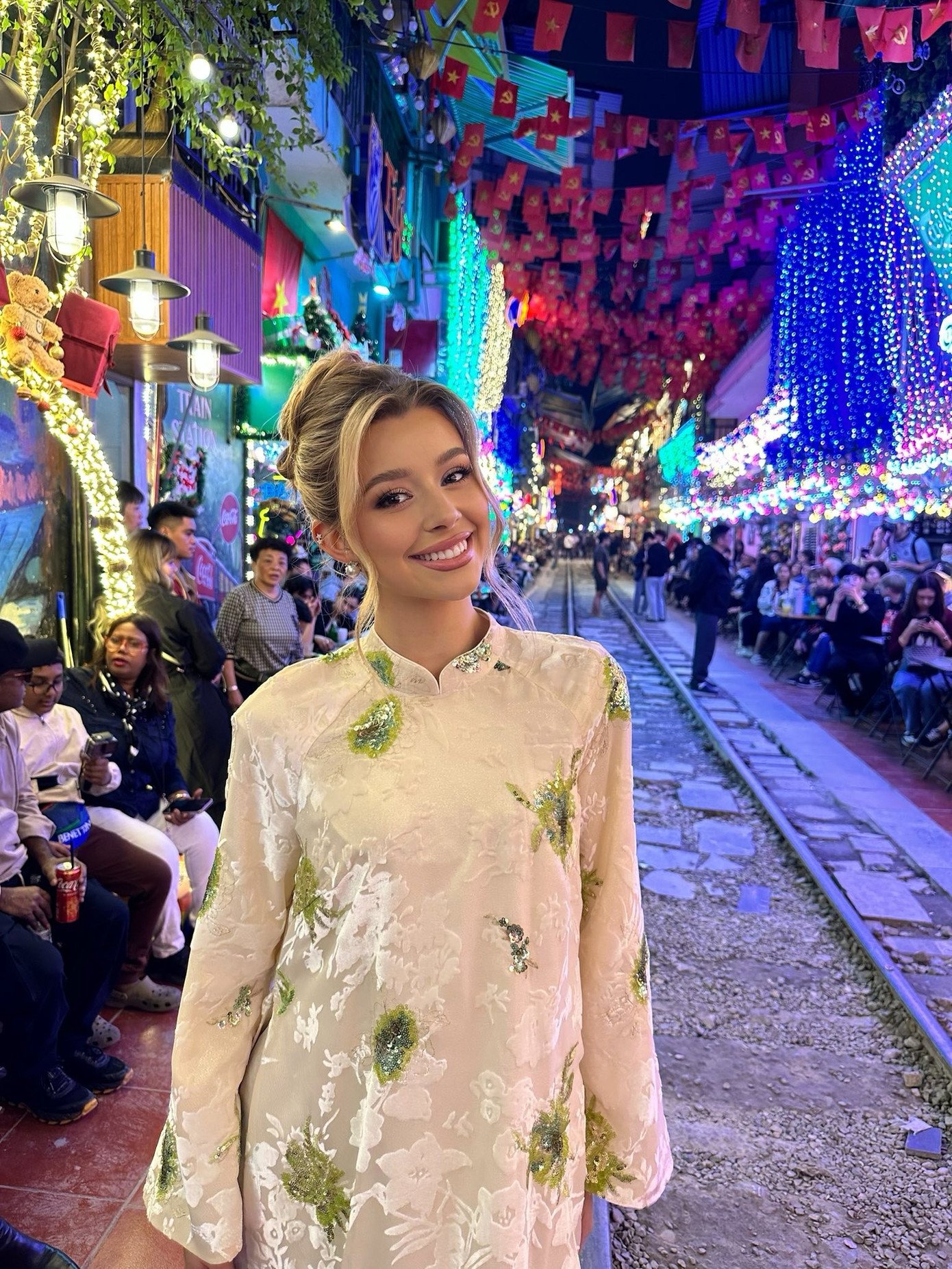 Top 2 Miss Cosmo 2025 "chuẩn dâu Việt": Mặc áo bà ba, tập gói bánh chưng - 5