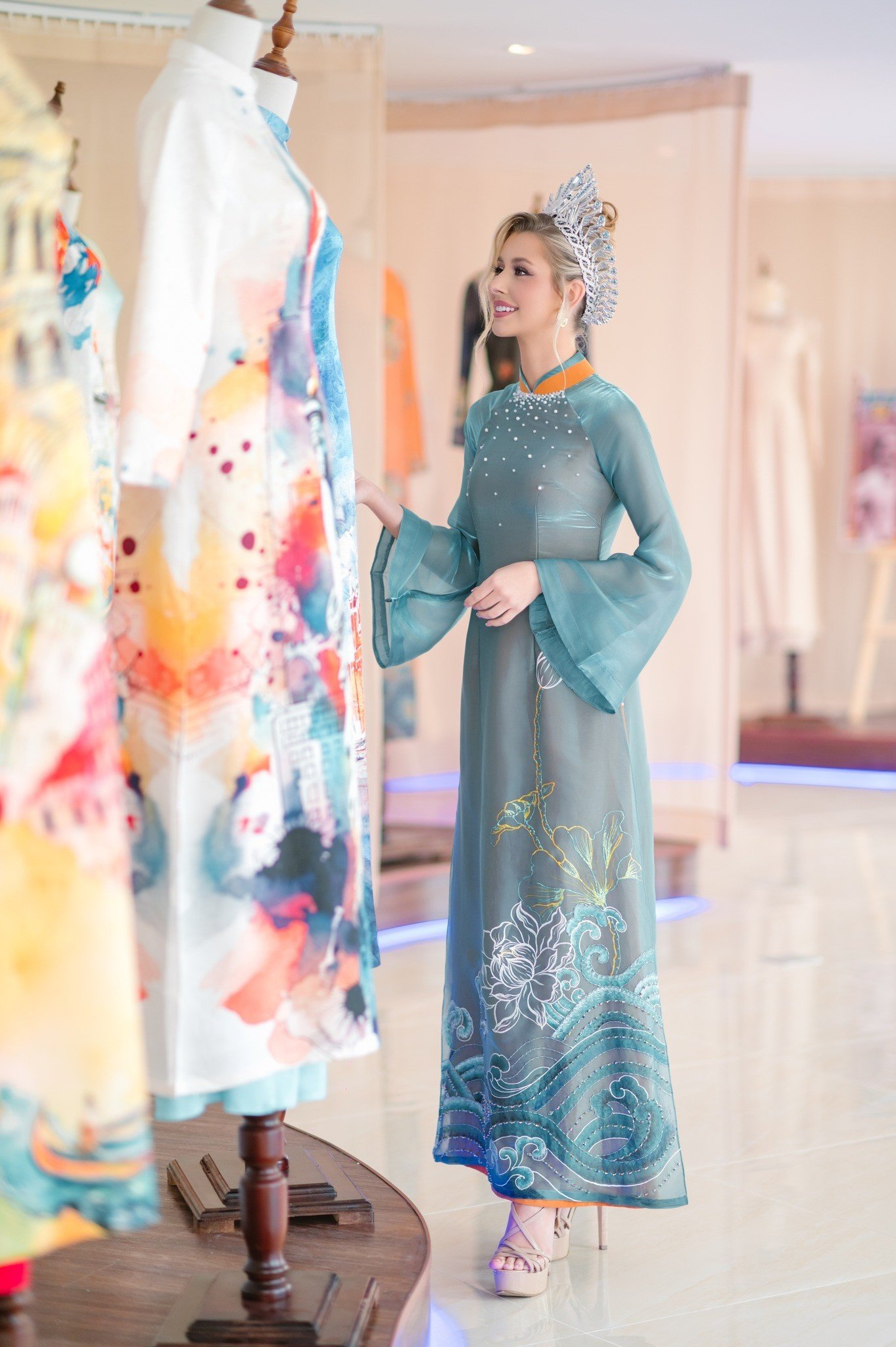 Top 2 Miss Cosmo 2025 "chuẩn dâu Việt": Mặc áo bà ba, tập gói bánh chưng - 7