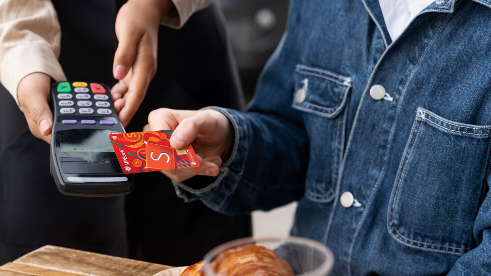 Người dùng VPBank S Rewards Mastercard nhận được nhiều ưu đãi khi mua sắm trên nền tảng Shopee và chi tiêu hằng ngày.