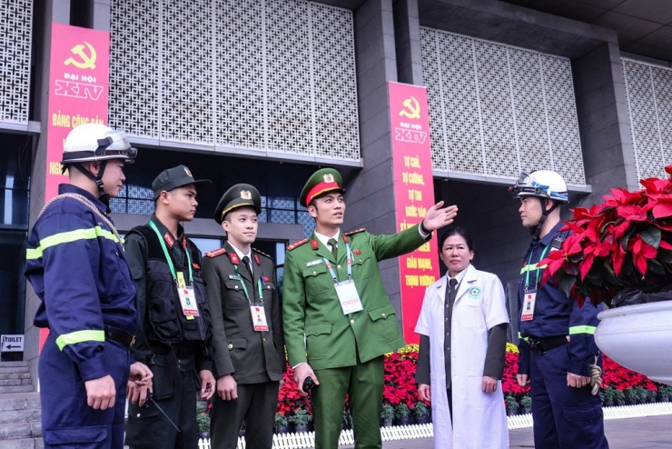 Để bảo vệ tuyệt đối an ninh, an toàn Đại hội Đảng toàn quốc lần thứ XIV, cùng với việc bố trí lực lượng nhiều lớp, hiệp đồng chặt chẽ, CATP Hà Nội đã vận hành Trung tâm chỉ huy cơ động ở trong khuôn viên Bảo tàng Hà Nội