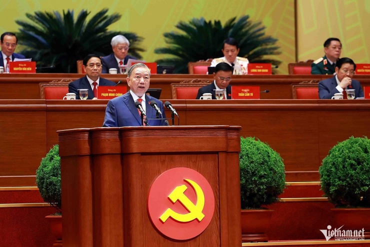 Tổng Bí thư Tô Lâm trình bày báo cáo về các văn kiện. Ảnh: Phạm Hải