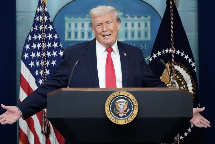 Ông Donald Trump ẩn ý có “cách khác” kiểm soát Greenland