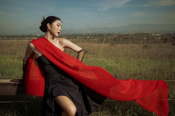 Ngọc Quyên khoe lưng gầy - 5