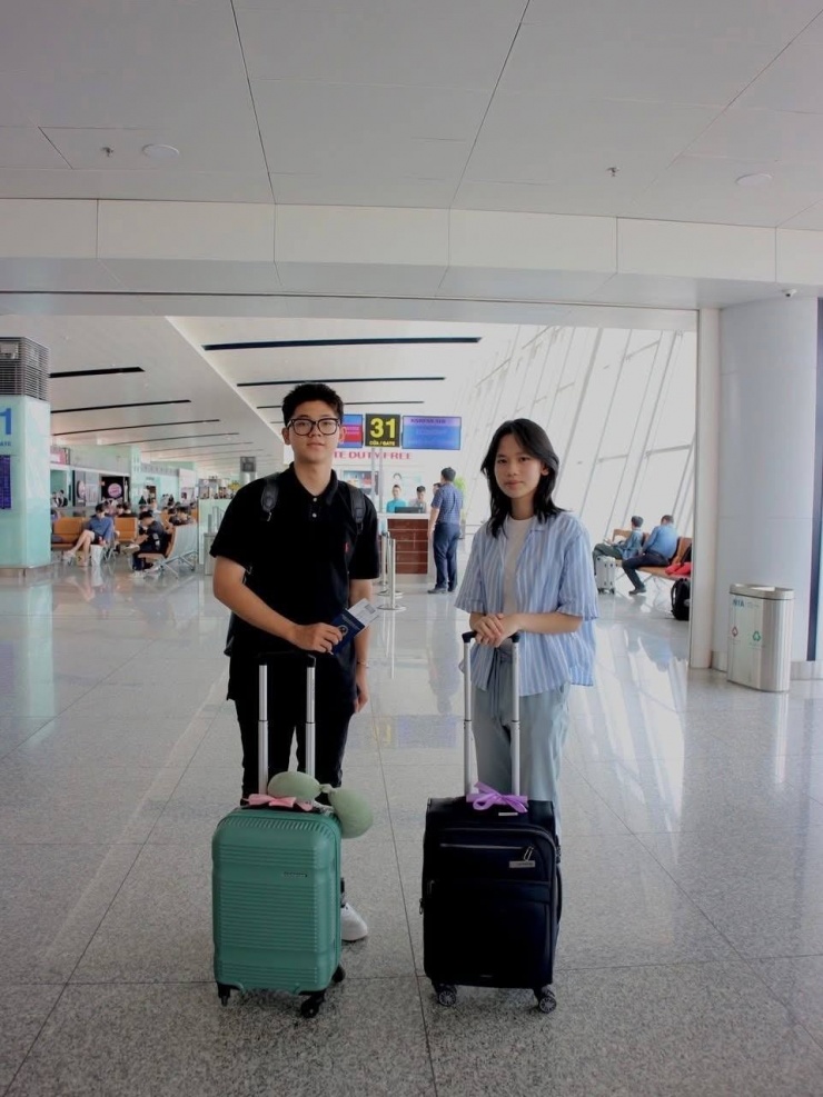 Thùy Trang lên đường sang Mỹ thi ViSEF đại diện cho trường.