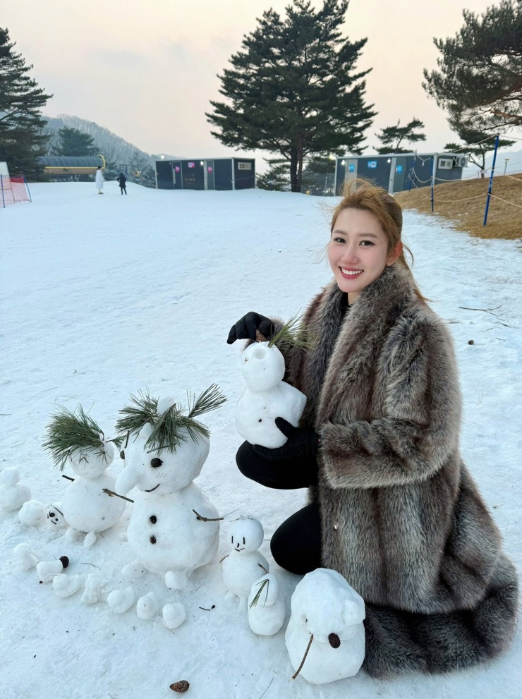 Ảnh sao 21/1: Hương Giang, Lan Khuê đọ vẻ quyến rũ - 2