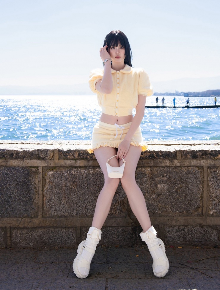 Ảnh sao 21/1: Hương Giang, Lan Khuê đọ vẻ quyến rũ - 3