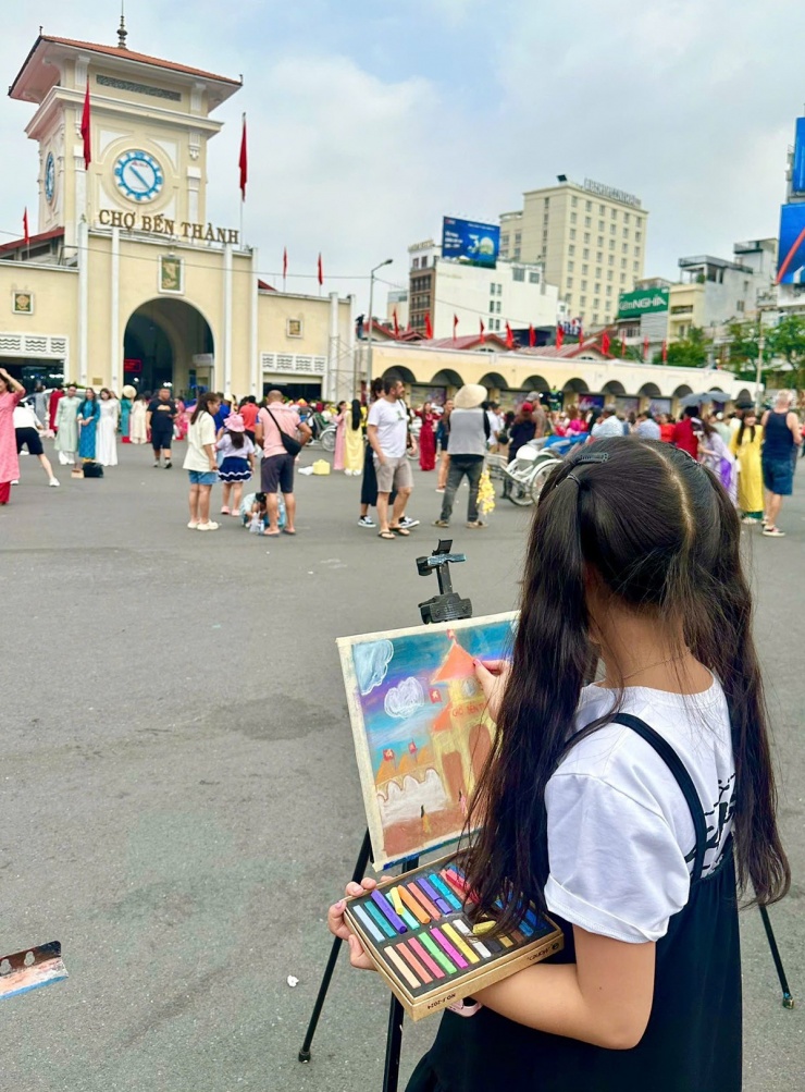 Ảnh sao 21/1: Hương Giang, Lan Khuê đọ vẻ quyến rũ - 4