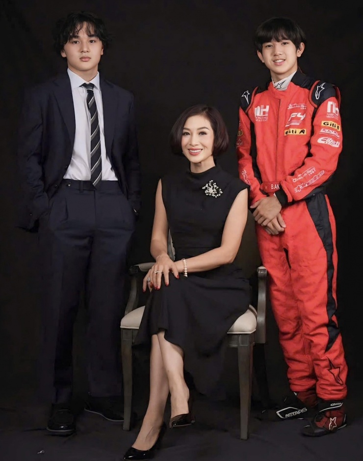 Ảnh sao 21/1: Hương Giang, Lan Khuê đọ vẻ quyến rũ - 6