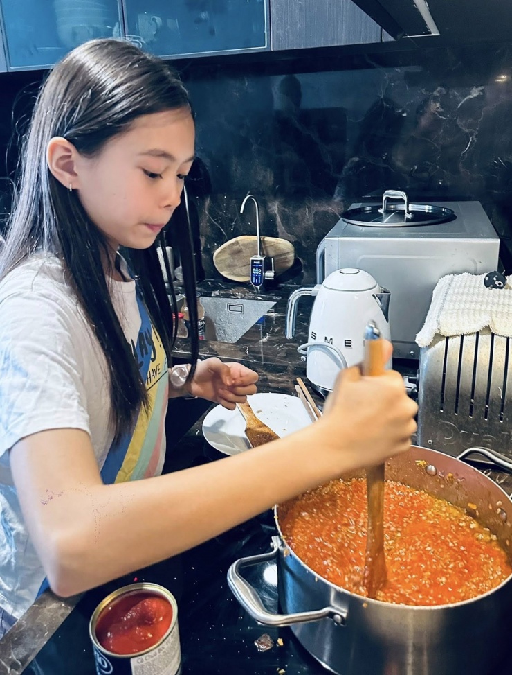 Ảnh sao 21/1: Hương Giang, Lan Khuê đọ vẻ quyến rũ - 8