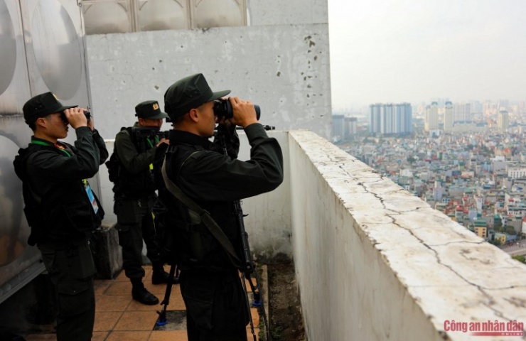 Trong những ngày qua, trên nhiều điểm cao xung quanh địa điểm diễn ra Đại hội Đảng toàn quốc lần thứ XIV, Đoàn Cảnh sát đặc nhiệm số 1 (Bộ Tư lệnh CSCĐ) bố trí một số tổ quan sát bắn tỉa làm nhiệm vụ