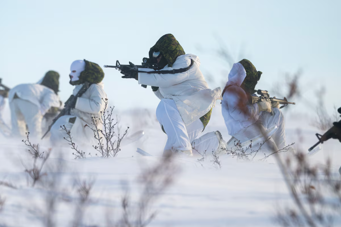 Binh lính Canada tập trận trong điều kiện mùa đông. Ảnh: Globe and Mail
