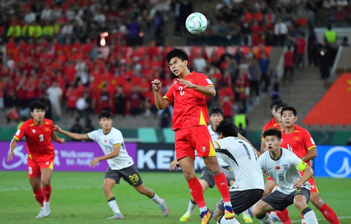 U23 Việt Nam cho thấy tinh thần không bỏ cuộc khi bị U23 Trung Quốc dẫn trước (Ảnh: AFC)