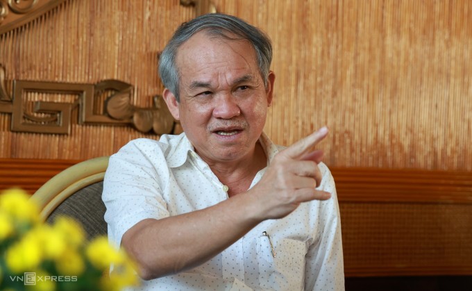 Ông bầu Đoàn Nguyên Đức chia sẻ với VnExpress chiều 21/1 tại TP HCM. Ảnh: Đức Đồng