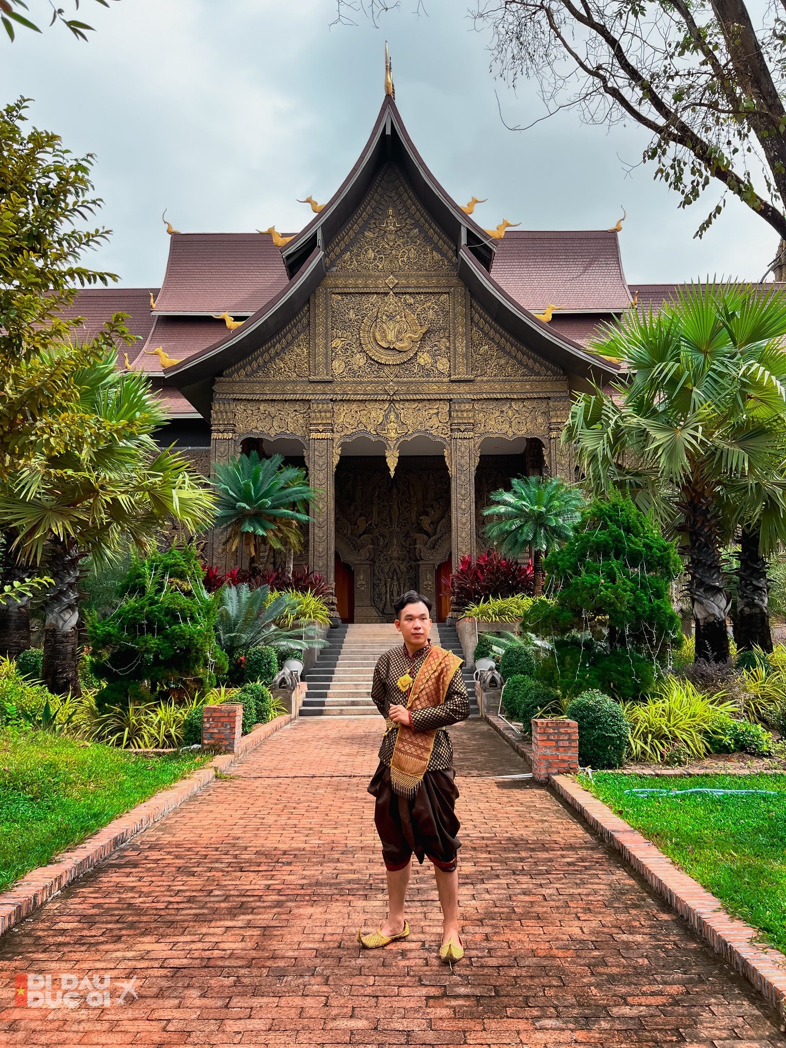 Du khách có thể thuê các phòng 3-4 người với chi phí từ 500.000 đồng/phòng tại thủ đô này và di chuyển bằng xe công nghệ, xe bus.