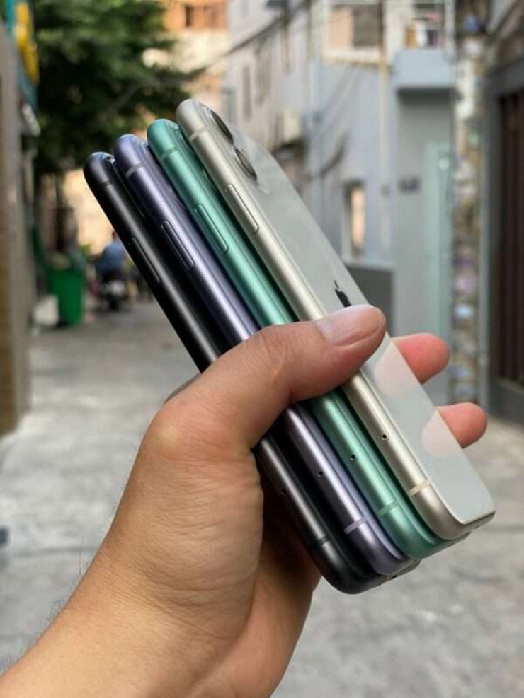 Việc mua máy mới khó kiếm hơn so với các mẫu likenew, vốn có pin sụt giảm nhiều.