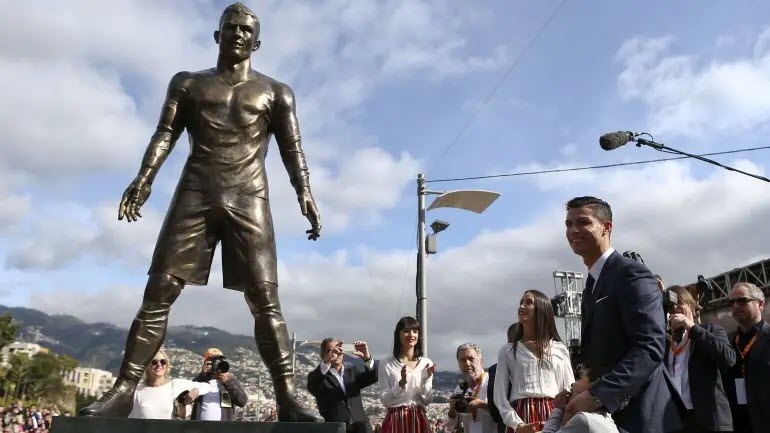 Bức tượng Ronaldo tại Funchal, đảo Madeira