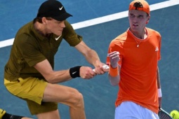 Sinner đạt cột mốc của Djokovic, trai đẹp 1m96 có kỷ lục không ai muốn ở Australian Open