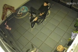 Clip: Anh chồng định làm bất ngờ cho vợ, ai ngờ cái kết khiến dân mạng cười xỉu