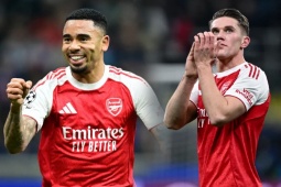 Cặp đôi Jesus - Gyokeres cùng ghi bàn: HLV Arteta chọn ai để đấu Man United?