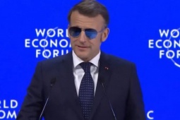 Tổng thống Pháp đeo kính mát, đáp trả Mỹ tại Davos