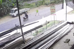 VIDEO: Xe máy chở ba người lao thẳng vào CSGT, một thượng úy bị thương nặng