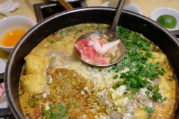 Một thói quen phổ biến sau khi ăn lẩu tiềm ẩn nguy cơ ngộ độc