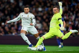 Mbappe gây sốc chạy 70m về sân nhà phòng ngự, fan Real càng nghi  " phản thầy " 