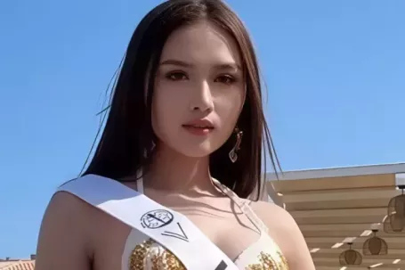 Thu Ngân và 60 hoa hậu trình diễn áo tắm