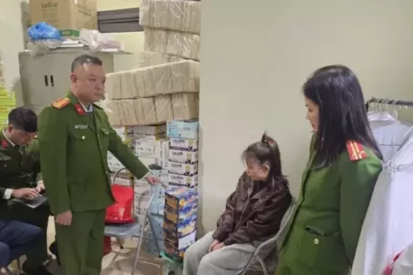 Cô gái giúp bạn trai mang hơn 8kg pháo đi cất giấu trong khuôn viên Bệnh viện Đa khoa Vĩnh Phúc