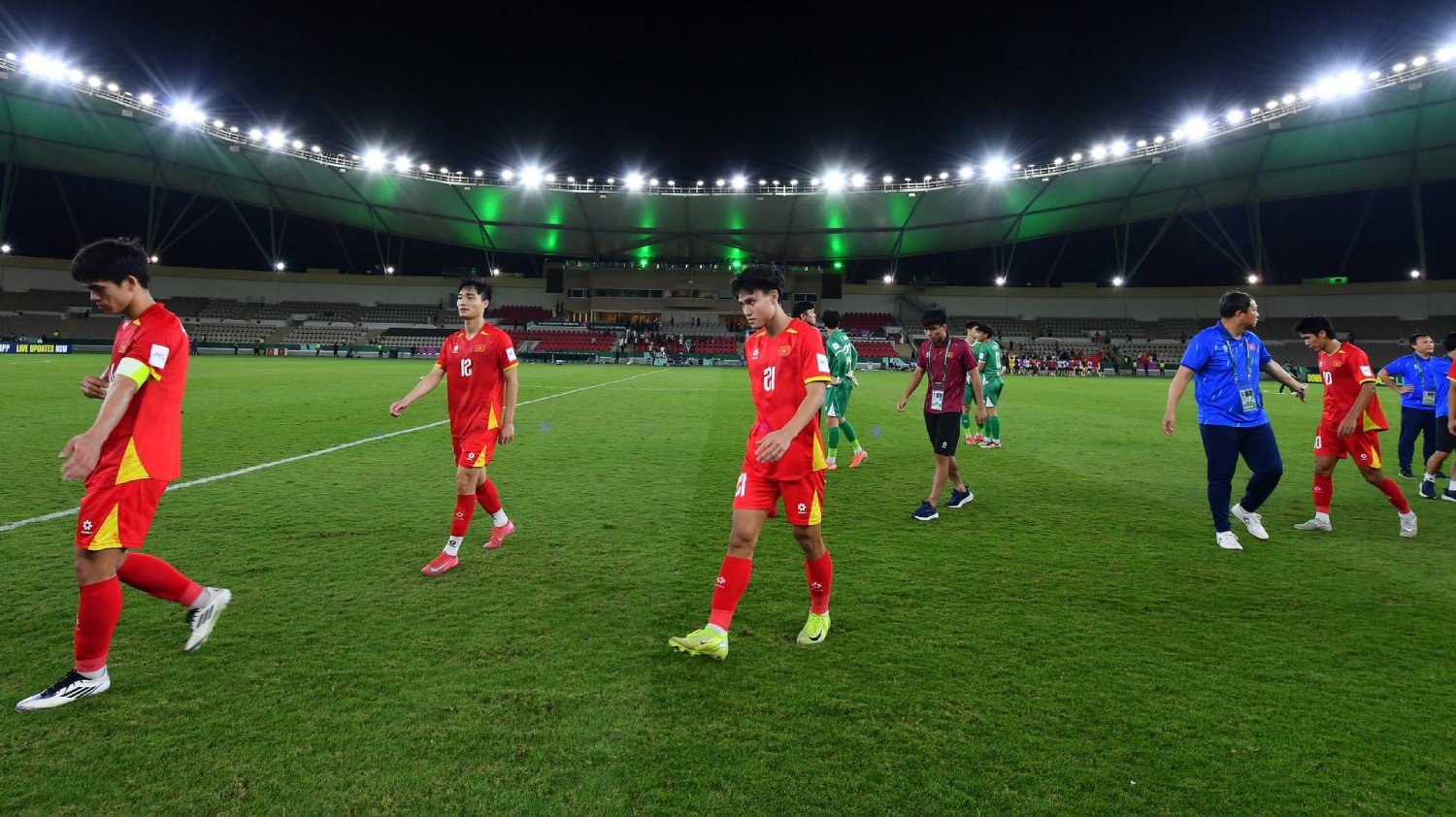 Chỉ tiếc rằng, "Những chiến binh sao vàng" đã gục ngã trước đối thủ bản lĩnh hơn