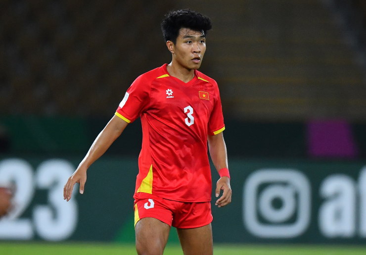 Lý Đức rất buồn khi phải rời sân ở phút 73. Ảnh AFC