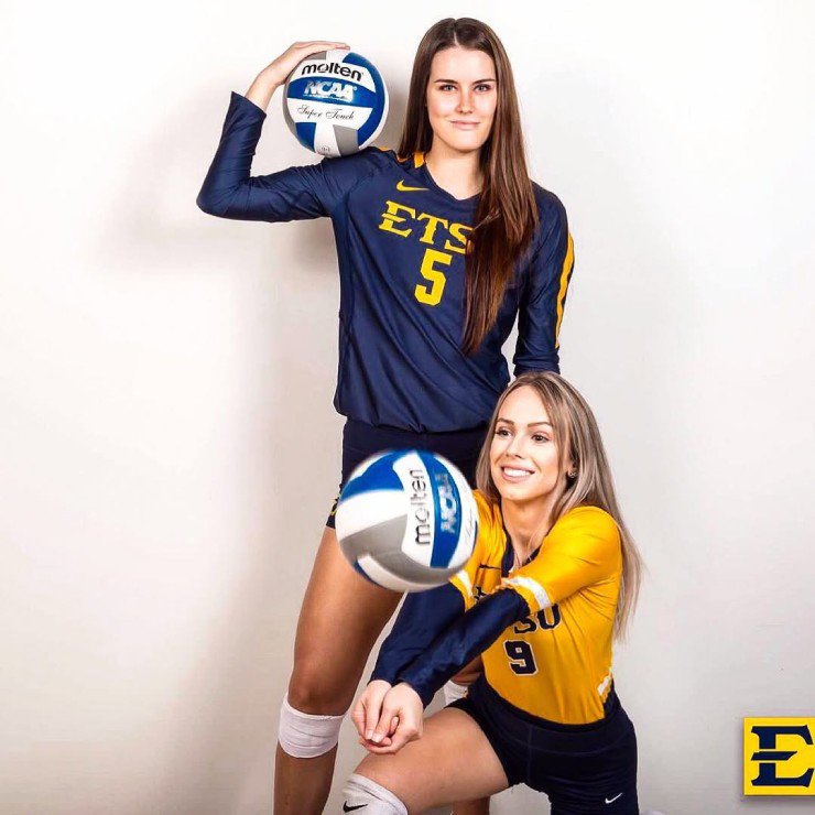 Marija Popovic (số 9) chơi ở vị trí libero