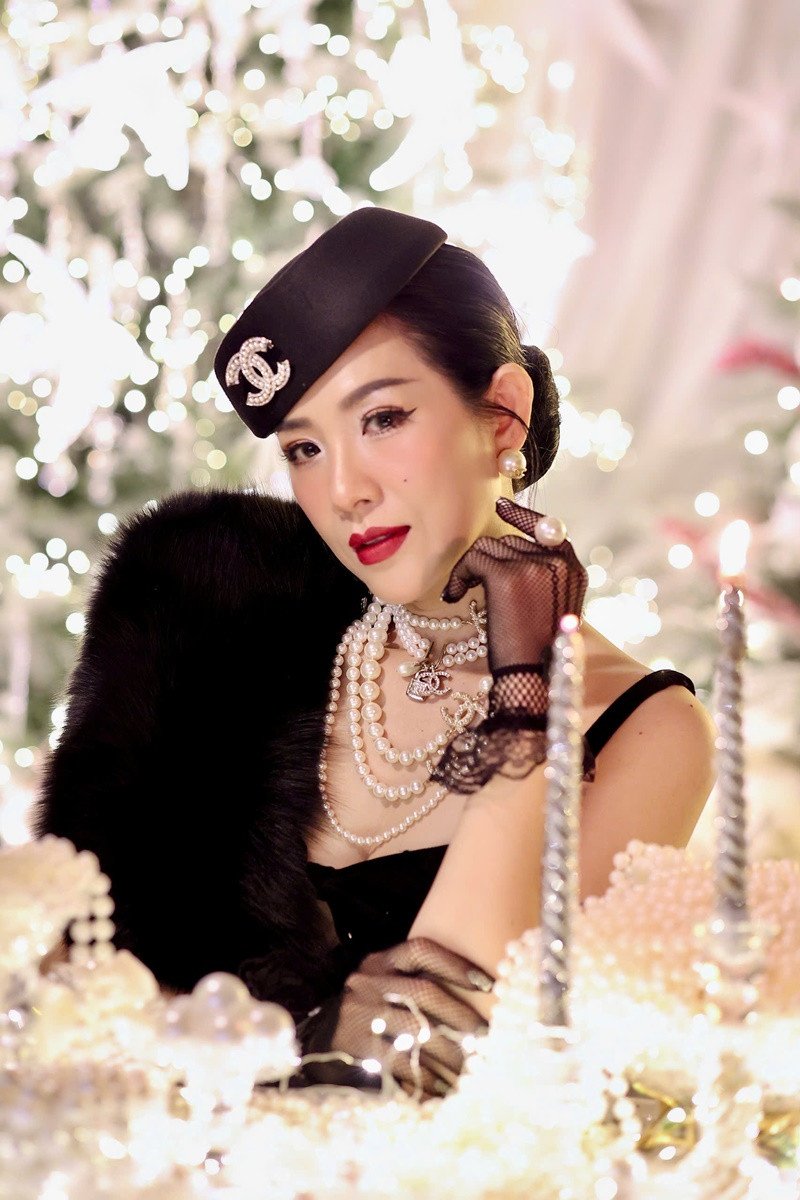 Châu Hà Yến Nhi trên sàn diễn và sành điệu ngoài đời.