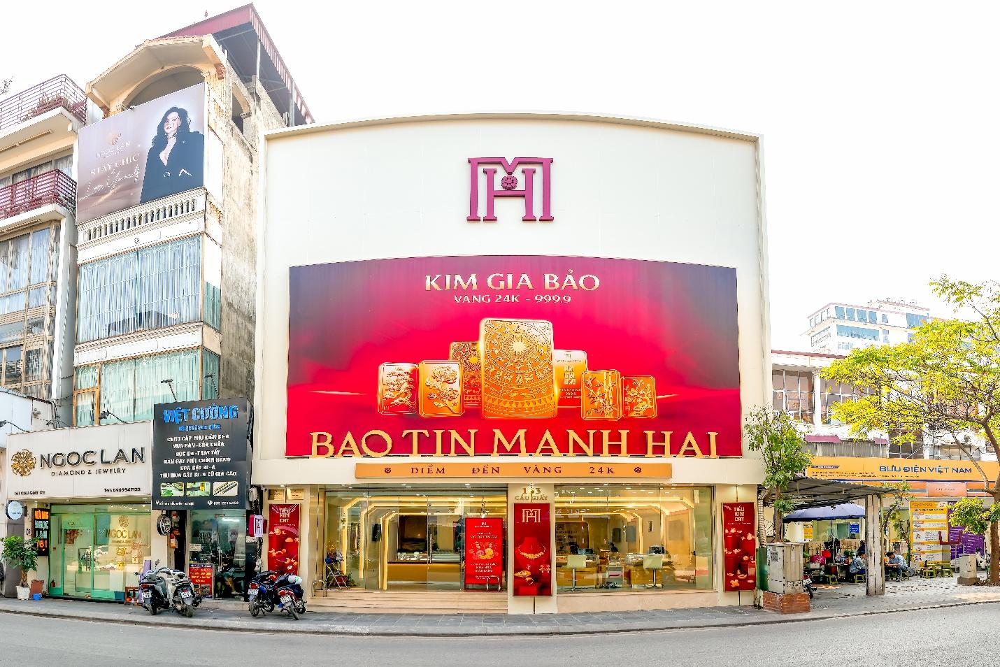 Cửa hàng định chuẩn mới về trải nghiệm khách hàng Bảo Tín Mạnh Hải tại 163 Cầu Giấy