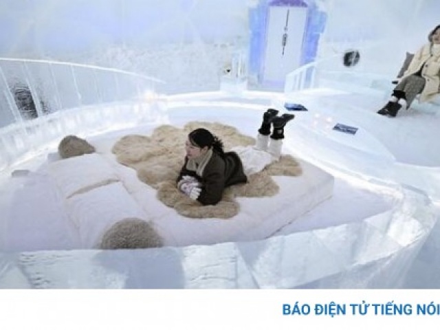 Du khách đặt kín chỗ khách sạn băng tại Hokkaido, Nhật Bản