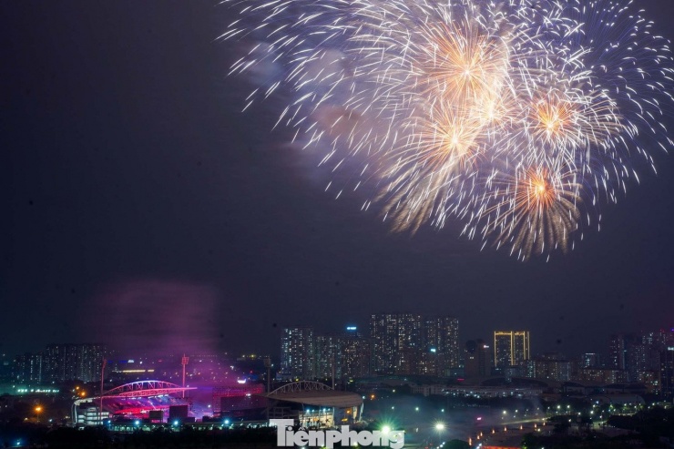 Hoành tráng màn tổng duyệt pháo hoa lớn nhất từ trước tới nay ở Hà Nội - 5