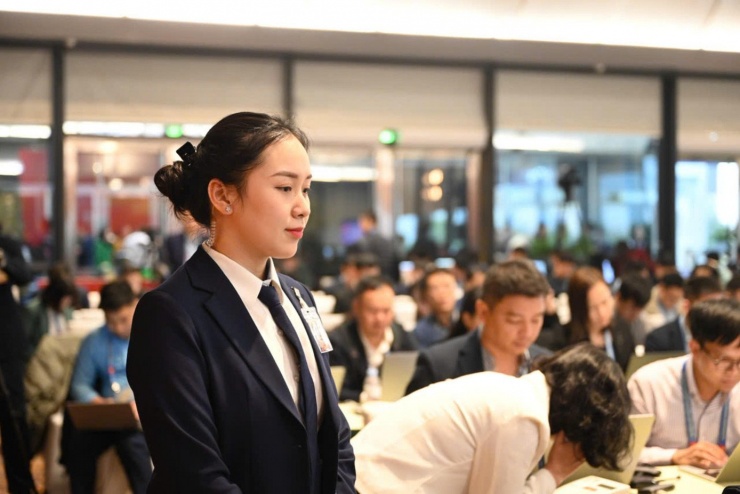 Không có sự ưu ái nào dành riêng cho nữ giới trong lực lượng Cảnh vệ. Tiêu chuẩn tuyển chọn, huấn luyện và đánh giá giữa nam và nữ đều như nhau.