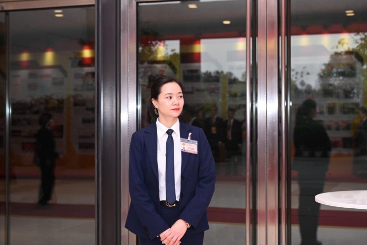 Với các nữ cảnh vệ, những ngày bảo vệ Đại hội XIV đồng nghĩa với việc tạm gác lại đời sống riêng, gia đình, con nhỏ, những cuộc gọi ngắn vội vàng trong giờ nghỉ hiếm hoi. Ảnh: H.Đ