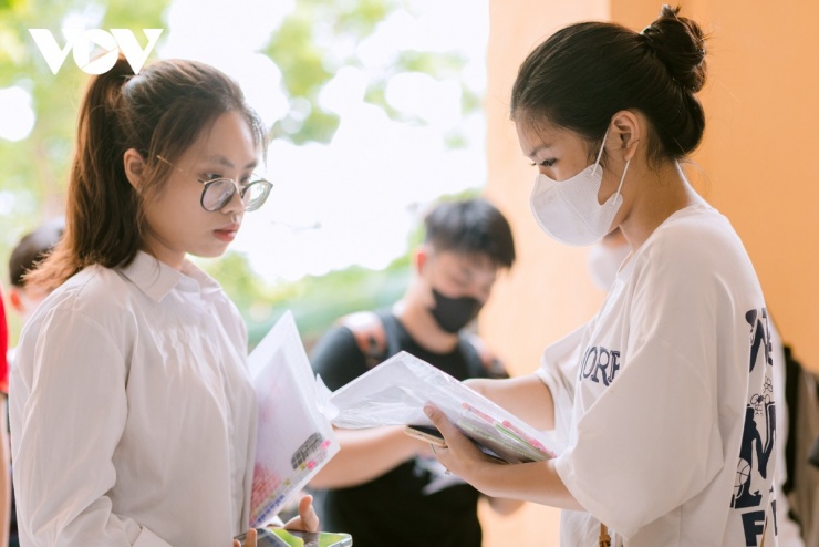 Thí sinh sẽ được tính điểm thành tích, chứng chỉ ngoại ngữ; tham gia phỏng vấn, viết bài luận hoặc thi trắc nghiệm, tùy từng chương trình. Tổng điểm đánh giá là 100.&nbsp;