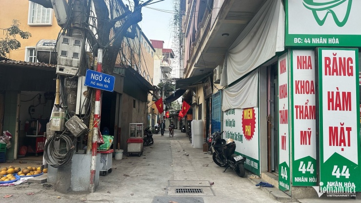 Nhiều hộ gia đình sinh sống lâu năm tại ngõ 44 đường Nhân Hoà sẽ di dời tới nơi tái định cư mới. Ảnh: Đức Hoàng