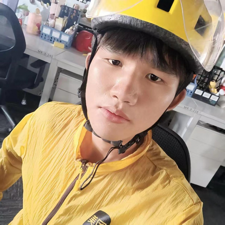 Anh Trương Học Cường tích cực làm việc và sống rất tiết kiệm