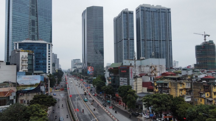 Theo ghi nhận của PV, Khu đất này có vị trí đắc địa nằm cạnh cầu vượt Nguyễn Chí Thanh, gần nút giao Nguyễn Chí Thanh - Kim Mã.