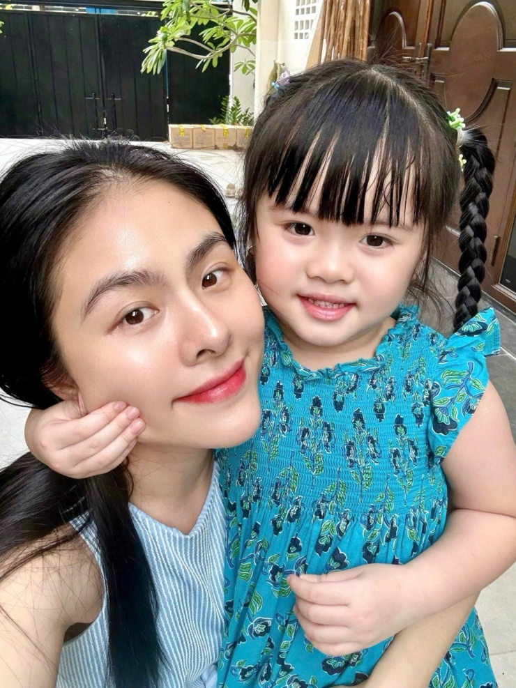 Ảnh sao 22/1: Midu và chồng đại gia nhìn nhau đắm đuối - 7