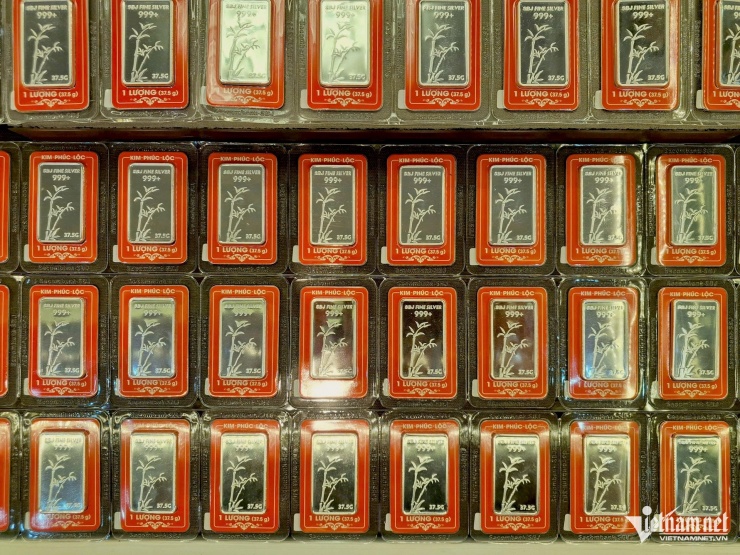 Bạc liên tiếp xô đổ các kỷ lục về giá. Ảnh: T.C