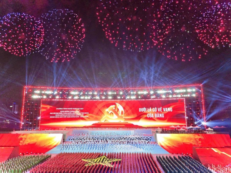 Hình ảnh tổng duyệt chương trình "Dưới lá cờ vẻ vang của Đảng". Ảnh: Mai Ly