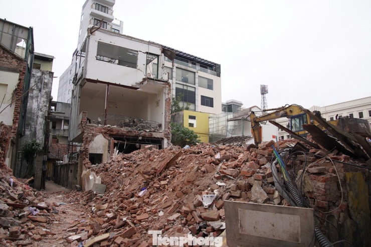 Đây là ngõ có quán phở Thìn nổi tiếng với tuổi đời trên 70 năm