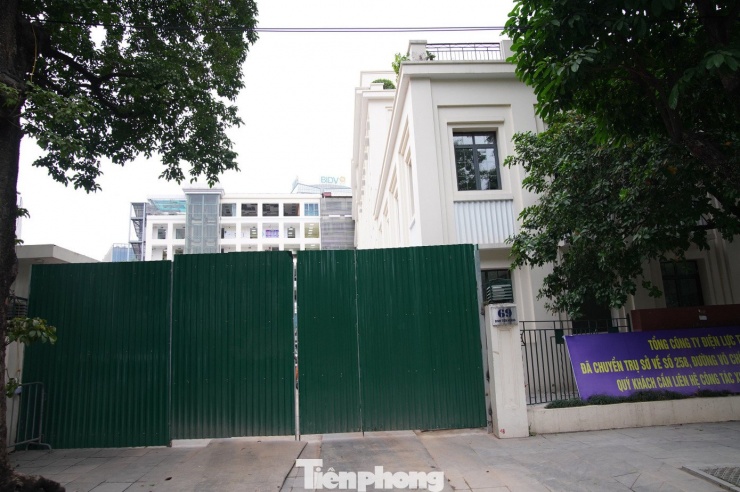 Trụ sở Tổng Công ty Điện lực Hà Nội tại 69 Đinh Tiên Hoàng đã di dời toàn bộ